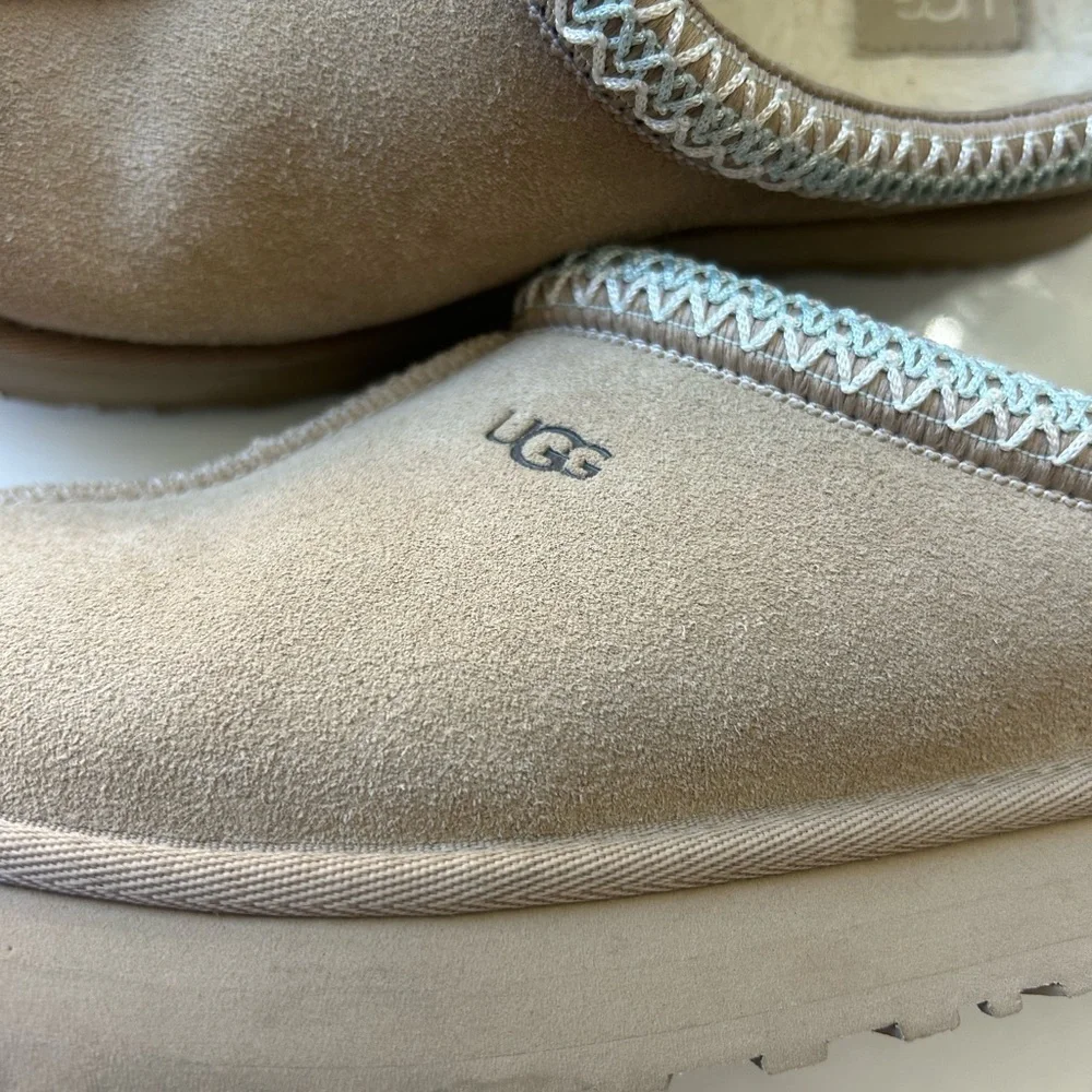 UGG Kids Slip-On Shearling Lined Slippers in Chestnut/Tan kids 6 women’s 7